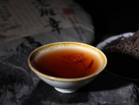 2008年的老班章普洱茶餅生茶缺了一塊值錢嗎？